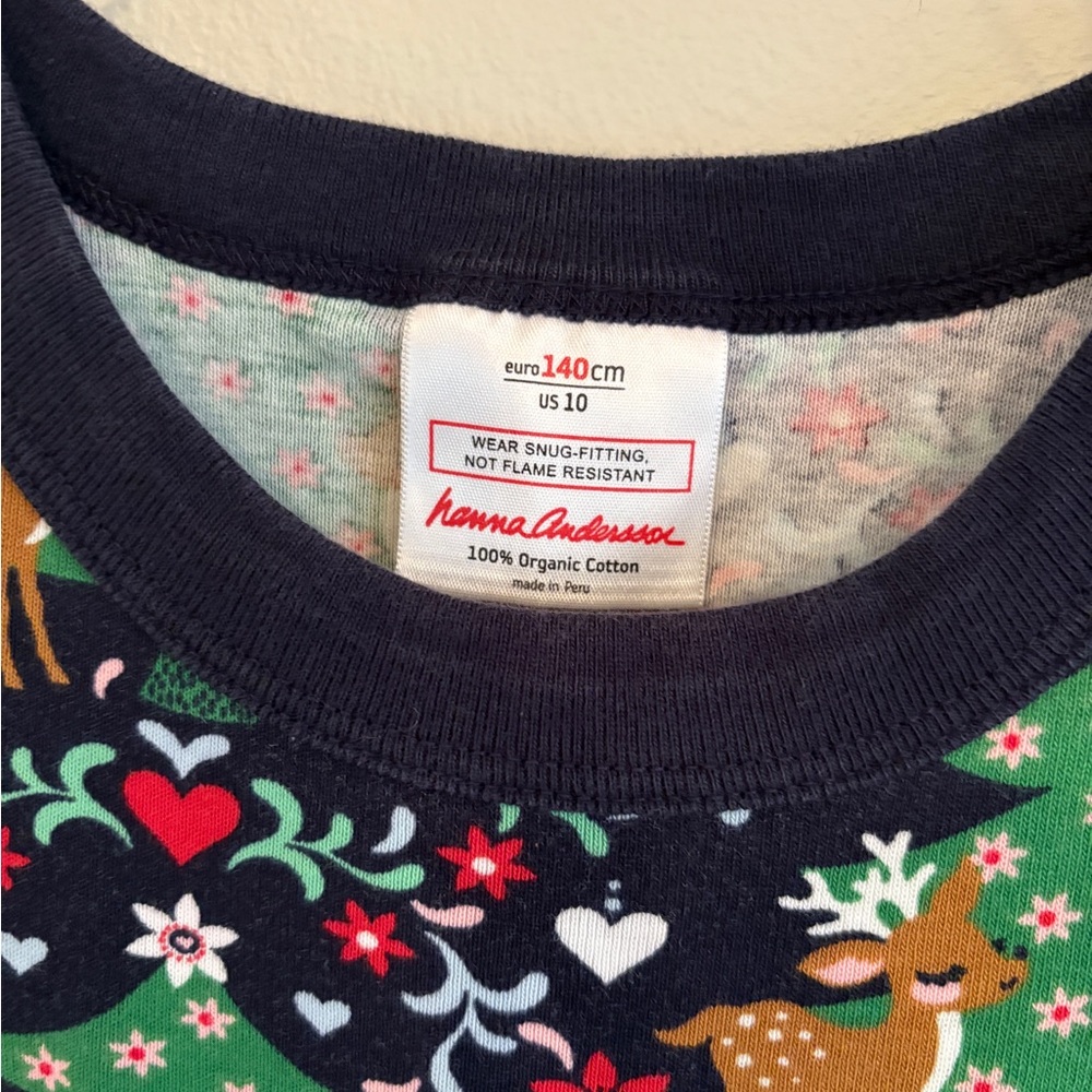 Hanna Andersson christmas Pajama Set NWOT with Reindeer and Tree Pattern - Picture 3 of 5